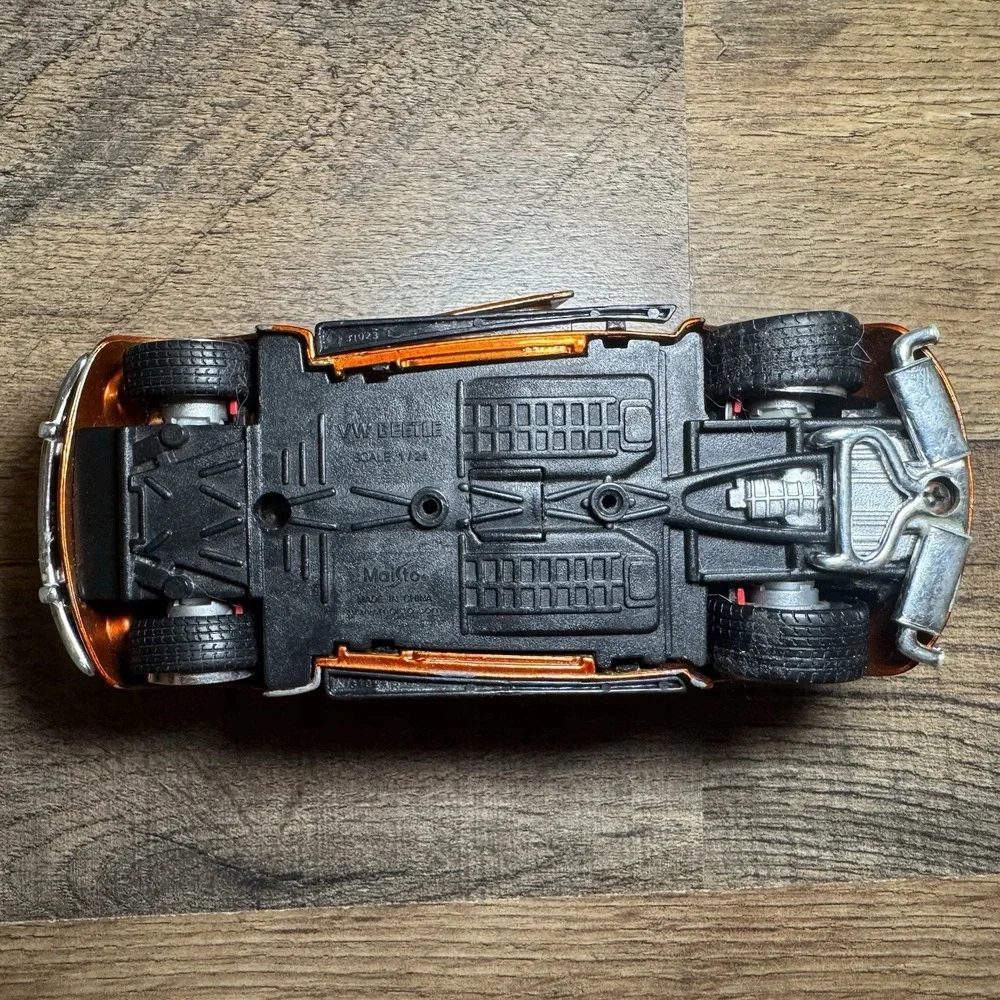 Maisto Diecast Car Unisex 1:24 Copper 2006 Urban Ridez VBUGZ VW Beetle